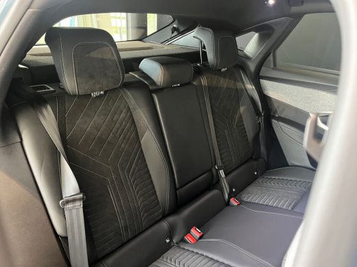 Peugeot e-3008 GT Avantage 210 73 kWh VOORRAAD ACTIE | 8 JAAR GARANTIE | | Achterstoelen verwarmd | Achteruitrij... ActivLease financial lease