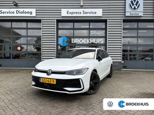 Volkswagen Passat Variant 1.5 eTSI R-Line Edition | Trekhaak | Panoramadak | Eletrische A-klep | Head up Display | ... ActivLease financial lease