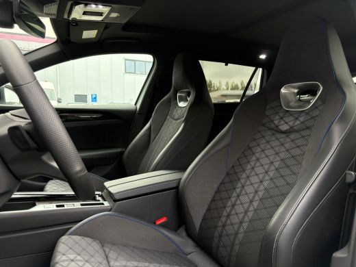 Volkswagen Passat Variant 1.5 eTSI R-Line Edition | Trekhaak | Panoramadak | Eletrische A-klep | Head up Display | ... ActivLease financial lease