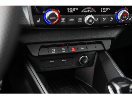 Audi A1 Sportback Sportback 25 TFSI S edition | Stoelverwarming | ACC | Privacy Glass | | Alarm klasse 1(startblokk... ActivLease financial lease