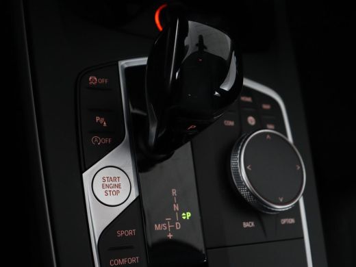 BMW 1 Serie 116i Business Edition | Trekhaak | Cruise control | DAB+ | Bluetooth | Carplay | Climate control ... ActivLease financial lease