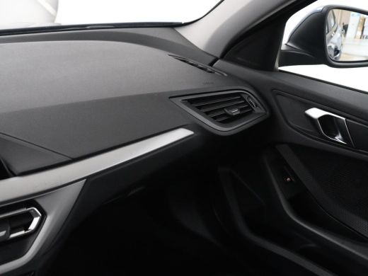 BMW 1 Serie 116i Business Edition | Trekhaak | Cruise control | DAB+ | Bluetooth | Carplay | Climate control ... ActivLease financial lease