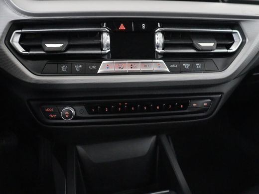 BMW 1 Serie 116i Business Edition | Trekhaak | Cruise control | DAB+ | Bluetooth | Carplay | Climate control ... ActivLease financial lease