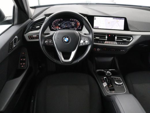 BMW 1 Serie 116i Business Edition | Trekhaak | Cruise control | DAB+ | Bluetooth | Carplay | Climate control ... ActivLease financial lease
