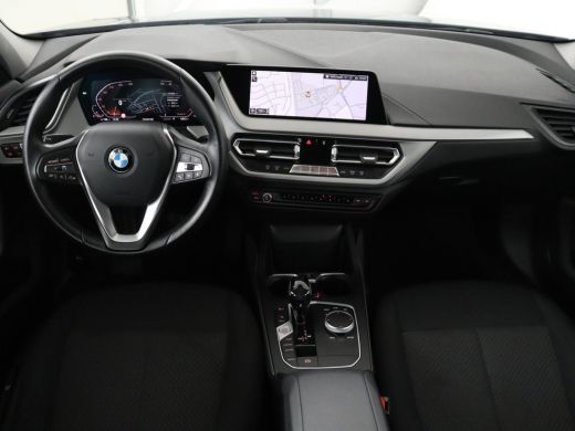 BMW 1 Serie 116i Business Edition | Trekhaak | Cruise control | DAB+ | Bluetooth | Carplay | Climate control ... ActivLease financial lease