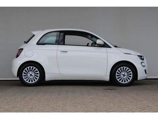 Fiat 500 Icon 42 kWh | Camera | Navigatie | Cruise control | Parkeersensoren | Dodehoek detectie | ActivLease financial lease
