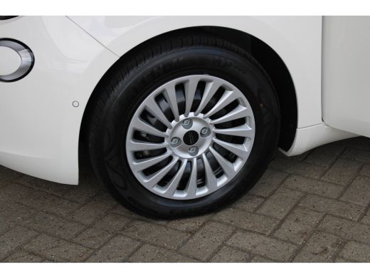Fiat 500 Icon 42 kWh | Camera | Navigatie | Cruise control | Parkeersensoren | Dodehoek detectie | ActivLease financial lease