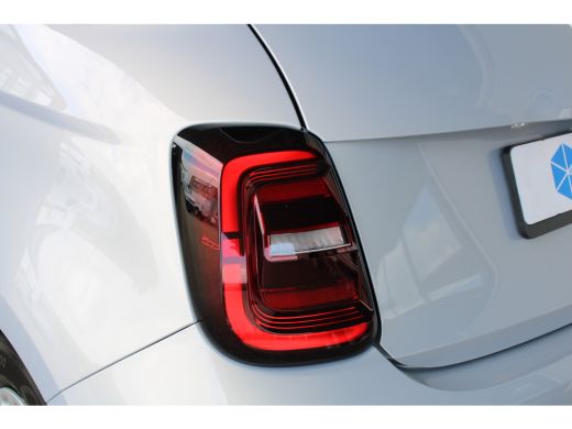 Fiat 500 Icon 42 kWh | Camera | Navigatie | Dodehoek detectie | Cruise control | Climate control | ActivLease financial lease