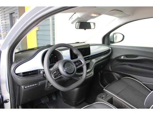 Fiat 500 Icon 42 kWh | Camera | Navigatie | Dodehoek detectie | Cruise control | Climate control | ActivLease financial lease