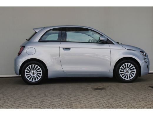 Fiat 500 Icon 42 kWh | Camera | Navigatie | Dodehoek detectie | Cruise control | Climate control | ActivLease financial lease