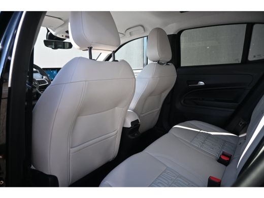Fiat 600e La Prima 54 kWh Tot 8 Jaar Garantie! | Vol-Leder | Adaptive Cruise | Massage | Elektr. Stoelen | ... ActivLease financial lease