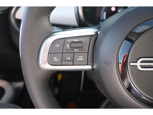 Fiat 600e La Prima 54 kWh Tot 8 Jaar Garantie! | Vol-Leder | Adaptive Cruise | Massage | Elektr. Stoelen | ... ActivLease financial lease
