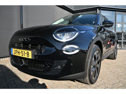 Fiat 600e La Prima 54 kWh Tot 8 Jaar Garantie! | Vol-Leder | Adaptive Cruise | Massage | Elektr. Stoelen | ... ActivLease financial lease