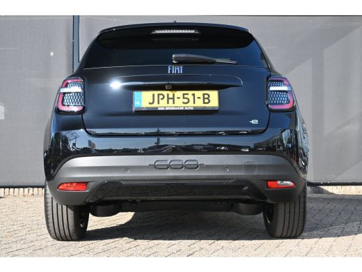 Fiat 600e La Prima 54 kWh Tot 8 Jaar Garantie! | Vol-Leder | Adaptive Cruise | Massage | Elektr. Stoelen | ... ActivLease financial lease
