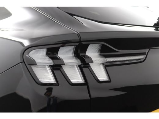 Ford Mustang Mach-E Mach-E Extended RWD 98 kWh | Panoramadak | B&O | Elek. Stoelen | 360 Camera | Adaptive Cruise | B... ActivLease financial lease