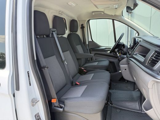 Ford Transit Custom 2.0 TDCI / L1H1 / 1e EIG. / 40.176 KM! / TREKHAAK / IMPERIAAL / INRICHTING / AIRCO / 3-ZITS ActivLease financial lease