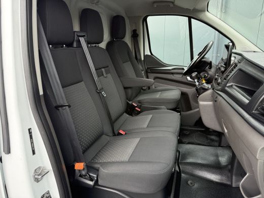 Ford Transit Custom 2.0 TDCI / L2H1 / 1e EIG. / SORTIMO INRICHTING / TREKHAAK / CRUISE / 3-ZITS / 2800 KG AHG ActivLease financial lease
