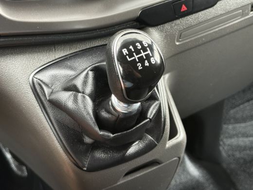 Ford Transit Custom 2.0 TDCI / L2H1 / 1e EIG. / SORTIMO INRICHTING / TREKHAAK / CRUISE / 3-ZITS / 2800 KG AHG ActivLease financial lease