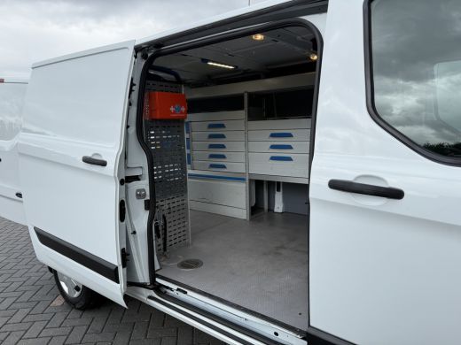 Ford Transit Custom 2.0 TDCI / L2H1 / 1e EIG. / SORTIMO INRICHTING / TREKHAAK / CRUISE / 3-ZITS / 2800 KG AHG ActivLease financial lease