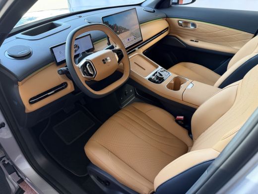 Geely Starray EM-i 1.5 MAX+ PHEV LONG RANGE BRUIN LEER 29,8 KWH | 136km WLTP | PANORAMADAK | MASSAGE /STOEL/VERW/KOE... ActivLease financial lease