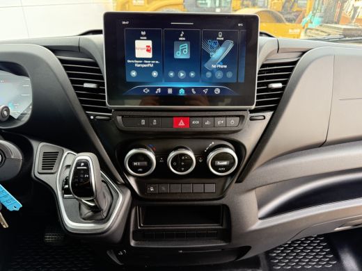 Iveco Daily 35C18H 3.0 Automaat Laadklep Bakwagen Meubelbak Dubbellucht Carplay Navigatie Climate Control Cru... ActivLease financial lease