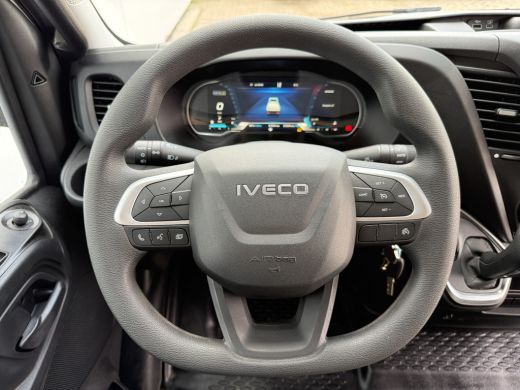 Iveco Daily 35C18H 3.0 Automaat Laadklep Bakwagen Meubelbak Dubbellucht Carplay Navigatie Climate Control Cru... ActivLease financial lease