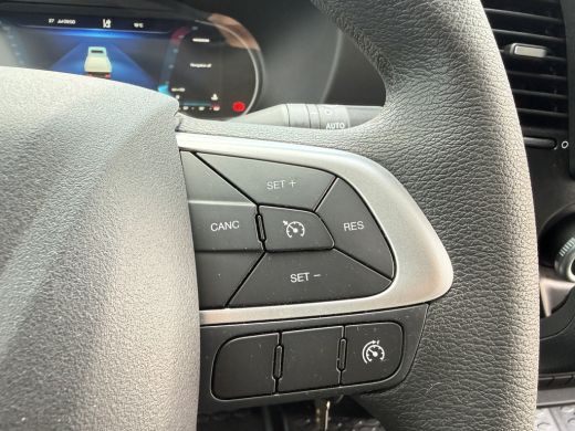 Iveco Daily 35C18H 3.0 Automaat Laadklep Bakwagen Meubelbak Dubbellucht Carplay Navigatie Climate Control Cru... ActivLease financial lease