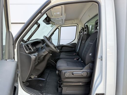 Iveco Daily 35C18H 3.0 Automaat Laadklep Bakwagen Meubelbak Dubbellucht Carplay Navigatie Climate Control Cru... ActivLease financial lease