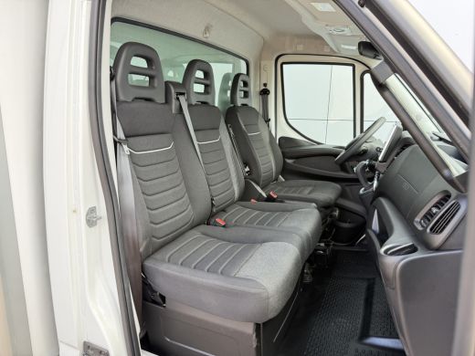 Iveco Daily 35C18H 3.0 Automaat Laadklep Bakwagen Meubelbak Dubbellucht Carplay Navigatie Climate Control Cru... ActivLease financial lease