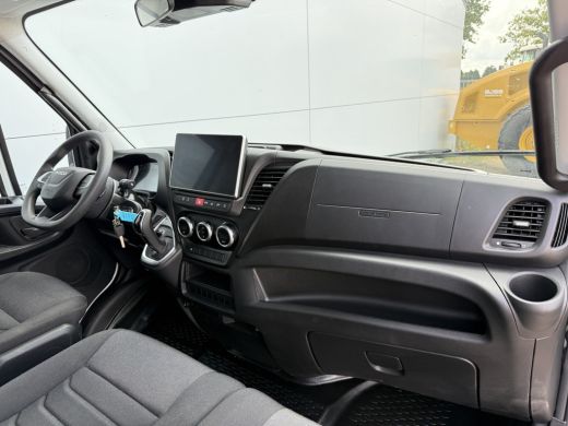 Iveco Daily 35C18H 3.0 Automaat Laadklep Bakwagen Meubelbak Dubbellucht Carplay Navigatie Climate Control Cru... ActivLease financial lease