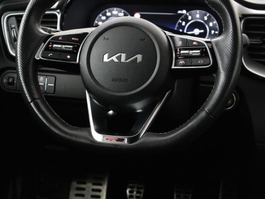 Kia Ceed 1.5 T-GDi GT-Line | Panoramadak | Trekhaak | Stuur/stoel verwarming | Camera | Park assist | Adap... ActivLease financial lease