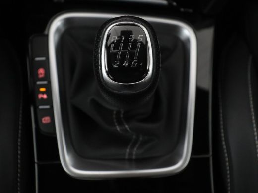Kia Ceed 1.5 T-GDi GT-Line | Panoramadak | Trekhaak | Stuur/stoel verwarming | Camera | Park assist | Adap... ActivLease financial lease