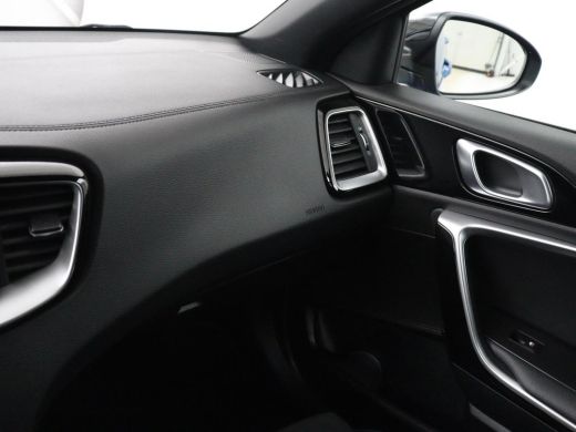 Kia Ceed 1.5 T-GDi GT-Line | Panoramadak | Trekhaak | Stuur/stoel verwarming | Camera | Park assist | Adap... ActivLease financial lease
