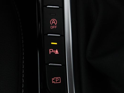 Kia Ceed 1.5 T-GDi GT-Line | Panoramadak | Trekhaak | Stuur/stoel verwarming | Camera | Park assist | Adap... ActivLease financial lease