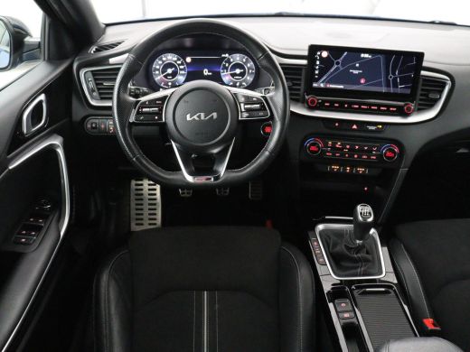 Kia Ceed 1.5 T-GDi GT-Line | Panoramadak | Trekhaak | Stuur/stoel verwarming | Camera | Park assist | Adap... ActivLease financial lease