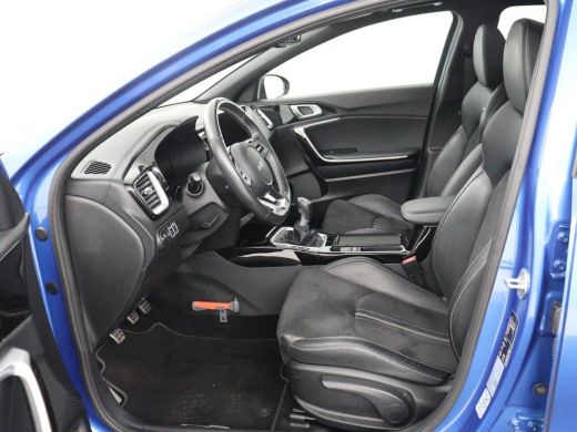 Kia Ceed 1.5 T-GDi GT-Line | Panoramadak | Trekhaak | Stuur/stoel verwarming | Camera | Park assist | Adap... ActivLease financial lease