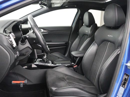 Kia Ceed 1.5 T-GDi GT-Line | Panoramadak | Trekhaak | Stuur/stoel verwarming | Camera | Park assist | Adap... ActivLease financial lease