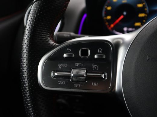 Mercedes-Benz GLB | Panoramadak | Elec. Trekhaak | Half Leder | Memory | Sfeerverlichting | Stoelverwarming | Camer... ActivLease financial lease