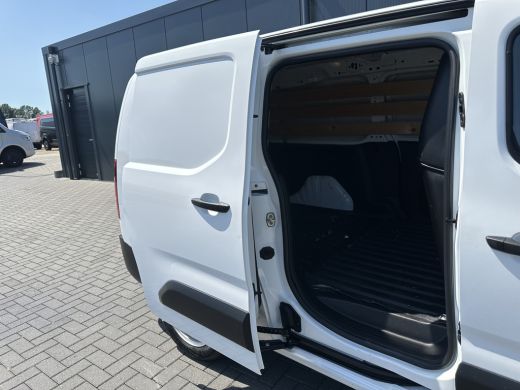 Opel Combo 1.6D 100 PK / L2H1 / AIRCO / CRUISE / NAVI / ECC / APPLE CARPLAY / ANDROID AUTO / PDC ActivLease financial lease