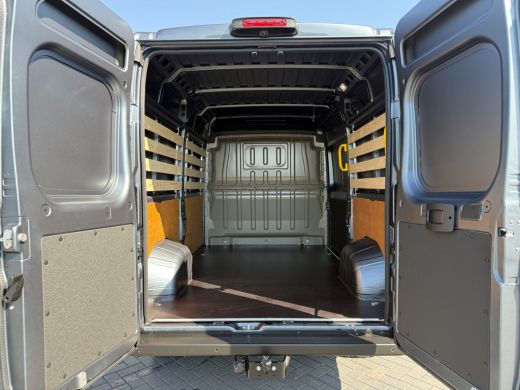 Opel Movano 2.2D 120 PK / L2H2 / ** NIEUW BPM VRIJ ** / TREKHAAK / CAMERA / 3-ZITS / ECC / LED / CRUISE / LAN... ActivLease financial lease