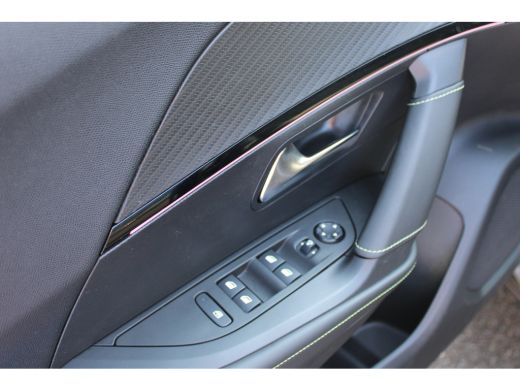Peugeot 2008 1.2 PureTech GT | Navigatie | Camera | Apple carplay | Full LED | NL auto | Parkeersensoren | ActivLease financial lease
