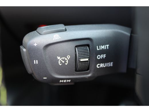 Peugeot 2008 1.2 PureTech GT | Navigatie | Camera | Apple carplay | Full LED | NL auto | Parkeersensoren | ActivLease financial lease