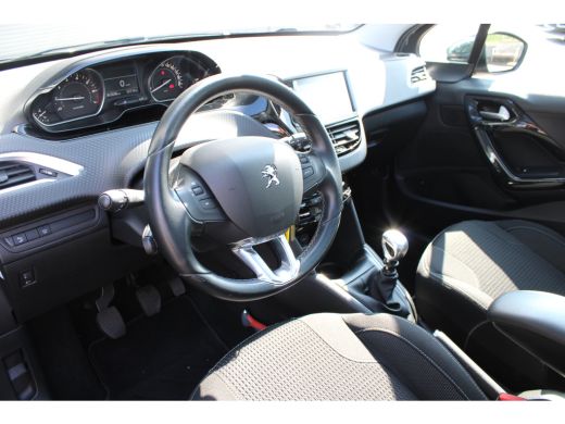 Peugeot 208 1.2 PureTech 110pk Allure | Navigatie | Panoramadak | Apple carplay | Bluetooth | NL auto | 62.00... ActivLease financial lease