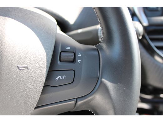 Peugeot 208 1.2 PureTech 110pk Allure | Navigatie | Panoramadak | Apple carplay | Bluetooth | NL auto | 62.00... ActivLease financial lease
