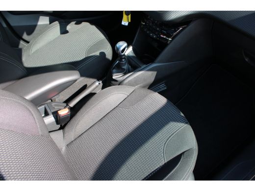 Peugeot 208 1.2 PureTech 110pk Allure | Navigatie | Panoramadak | Apple carplay | Bluetooth | NL auto | 62.00... ActivLease financial lease