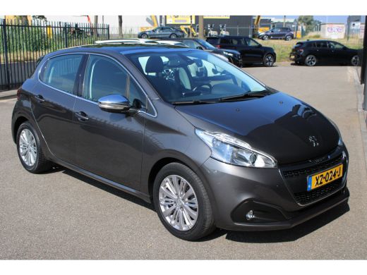 Peugeot 208 1.2 PureTech 110pk Allure | Navigatie | Panoramadak | Apple carplay | Bluetooth | NL auto | 62.00... ActivLease financial lease