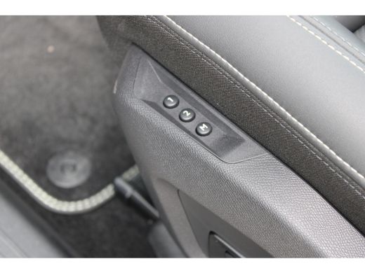 Peugeot e-5008 GT Avantage 73 kWh 7p | Panorama/schuifdak | Lederen bekleding | Massage | 20 Inch lichtmetaal | ... ActivLease financial lease