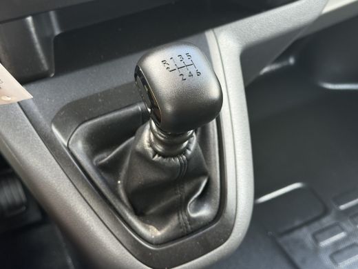 Peugeot Expert 1.5 BlueHDI 100 PK / L2H1 / TREKHAAK / AIRCO / CRUISE / IMPERIAAL / PDC ActivLease financial lease