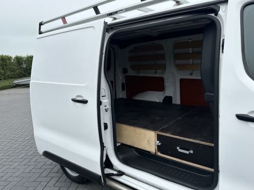Peugeot Expert 2.0 BlueHDI 123 PK / L2H1 / 1e EIG. / IMPERIAAL / TREKHAAK / AIRCO / CRUISE / CARPLAY ActivLease financial lease