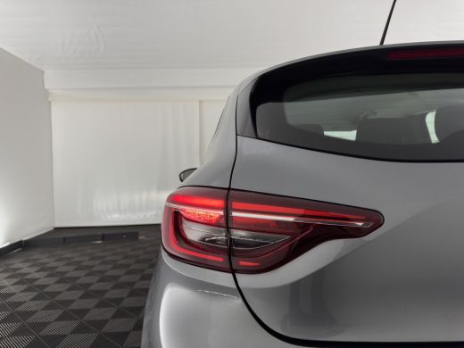 Renault Clio 1.6 E-Tech Hybrid 145 Equilibre (INCL.BTW) Aut. *FULL-LED | COMFORT-SEATS | CARPLAY | KEYLESS | D... ActivLease financial lease